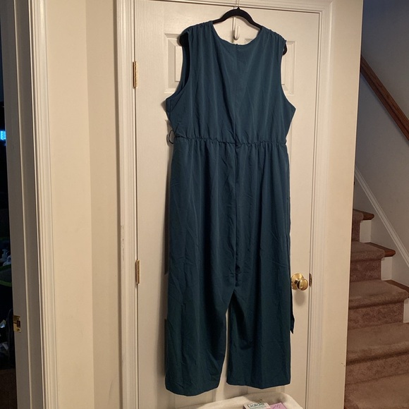 Brand New BloomChic Sleeveless Wide Leg Jumpsuit…size 22-24 - Picture 2 of 6